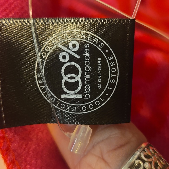 New Bloomingdale's Limited Edition Red/Pink 150'th Anniversary Patterned Scarf - Picture 9 of 9